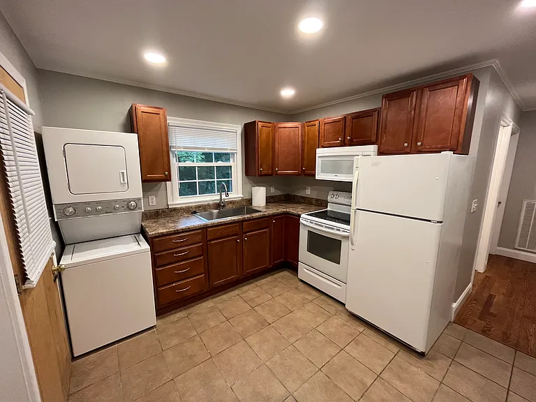 840 Maple St — Photo 3
