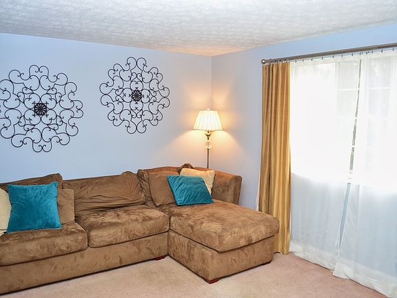 3rd image of 9743 Merry Ln NW