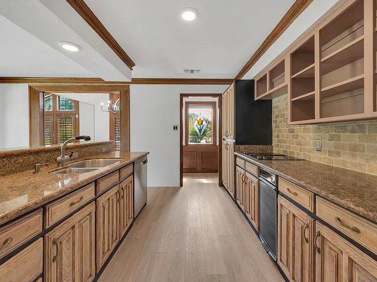 543 Indian Creek Dr — Photo 12