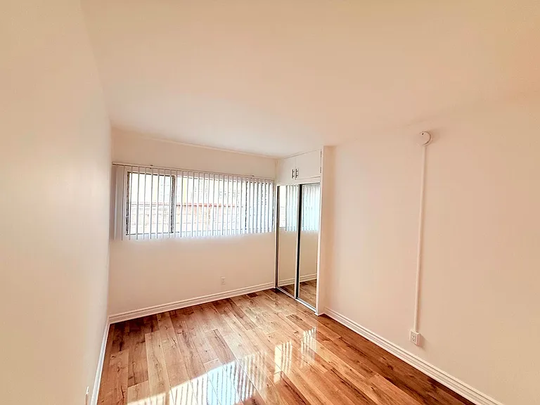 5356 Fountain Avenue/1266 N. Serrano — Photo 13