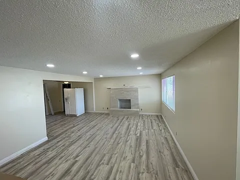 3 bed, 1272 sqft, $1,999 — Photo 2