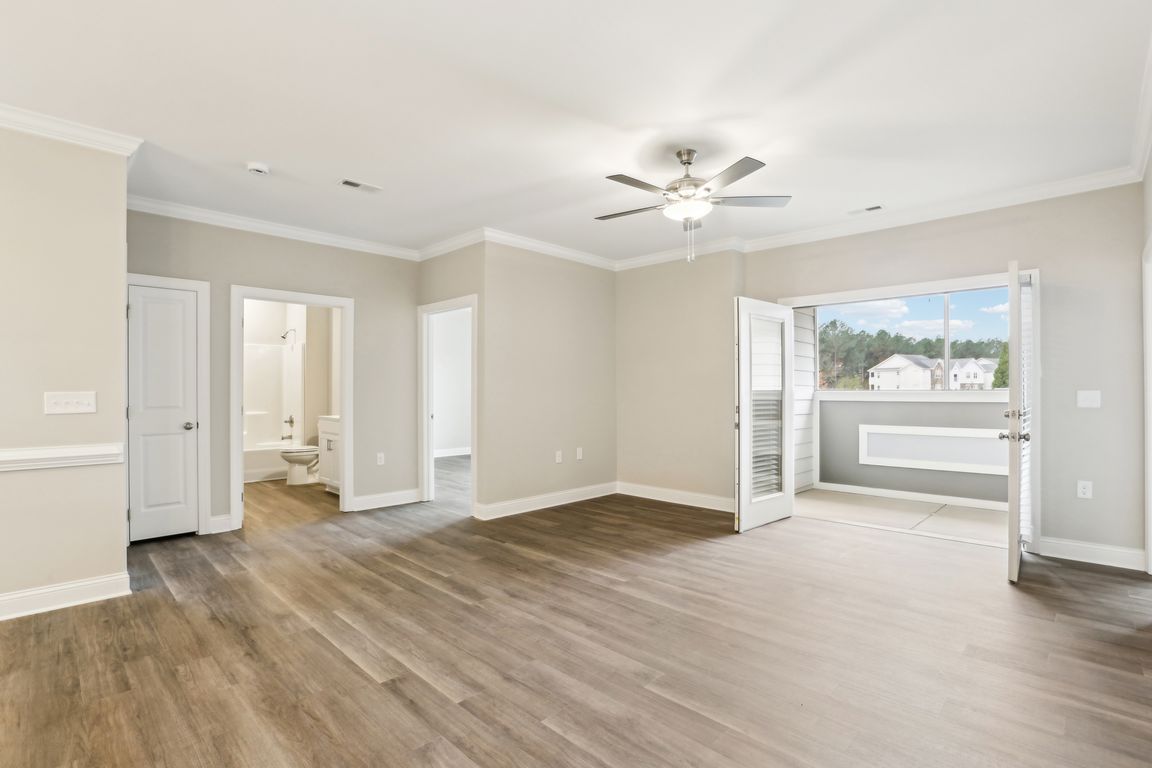 Gallery Dr 303-024.jpg