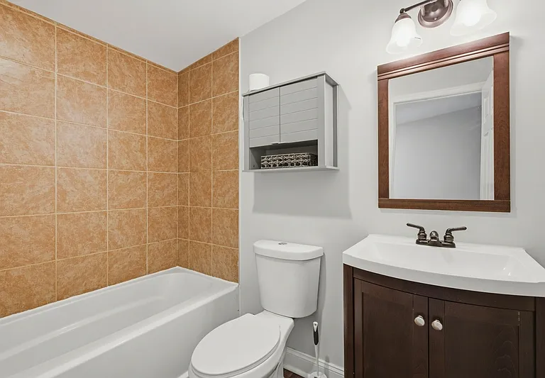 1008 W Cross St #B — Photo 11