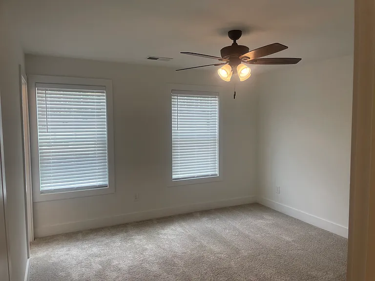 271 Patterson Ave SE — Photo 16