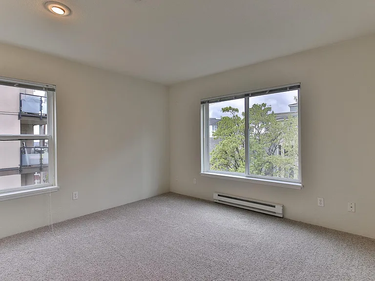 Charbonneau Apartments — Photo 20