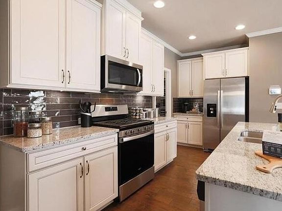 3rd image of 6503 Creek Ln