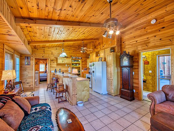 3rd image of 5 Cedar Ln