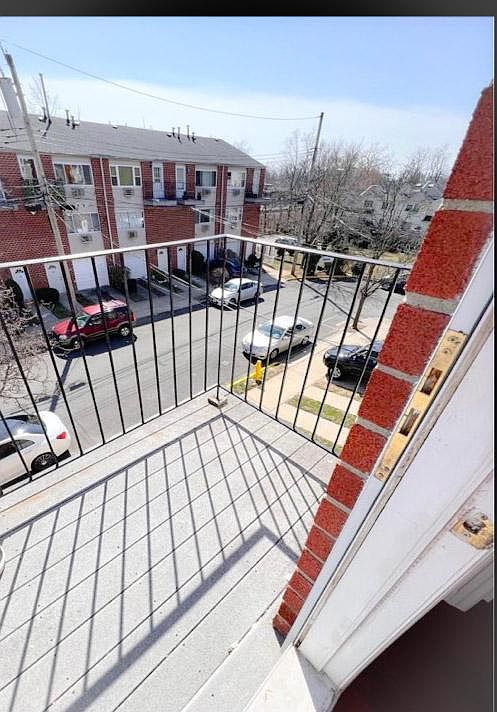 1st image of 31 Francine Ct Floor 3