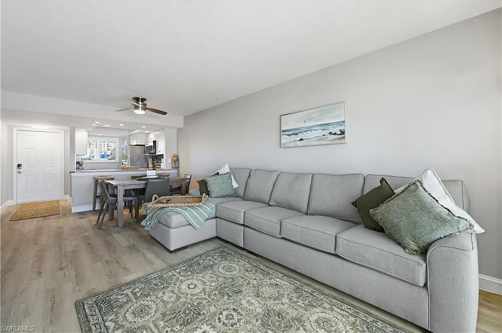 2 bed, 2.0 bath, 933 sqft, $12,000 — Photo 2