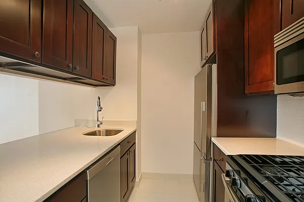Rented by BATTERY PARK CITY RESIDENTIAL LLC | media 10