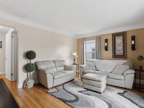 4th image of 1906 Oxford Rd