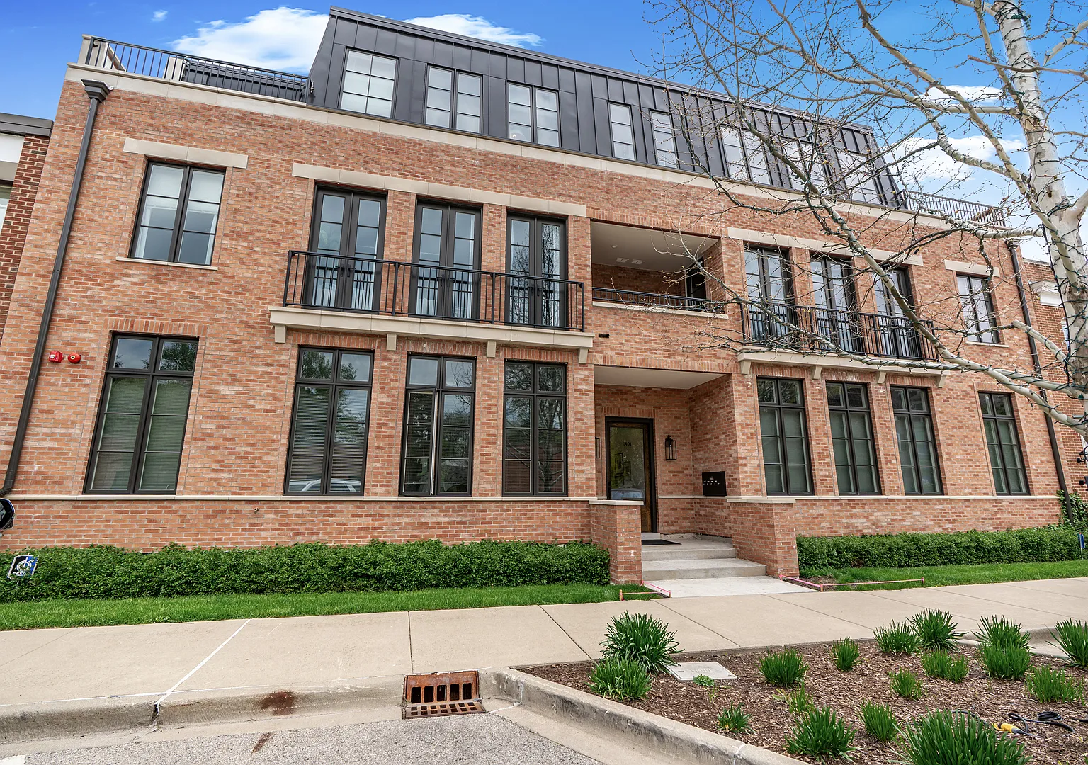 2 bed, 1276 sqft, $6,000 — Photo 1