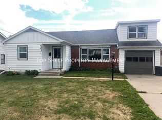 421 S 8th Ave E, Newton, IA 50208