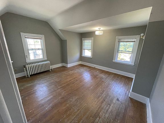 2nd image of 2118 Pillsbury Ave #11