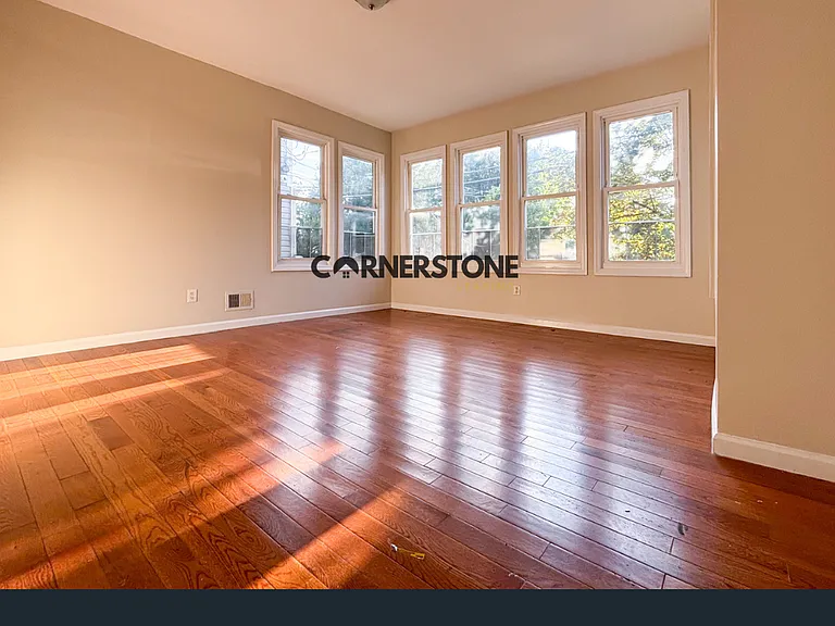 828 S 16th St — Photo 3