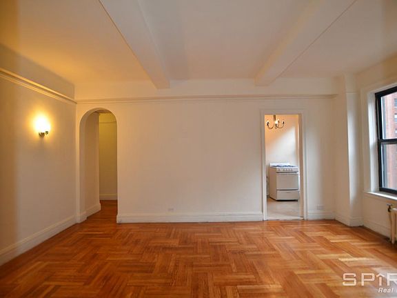 3rd image of 201 E 35th St APT 3F