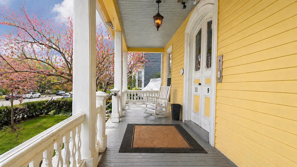 Front Porch - 9 Portland St #2