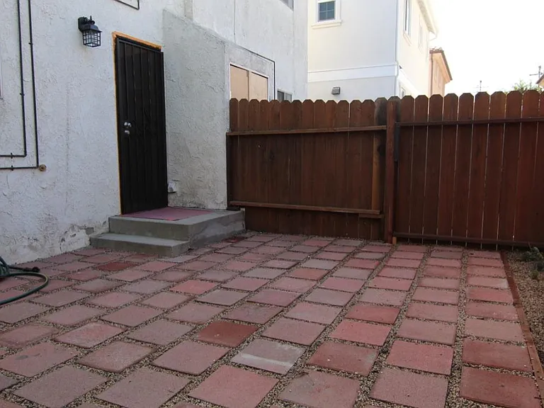Burin Ave — Photo 21
