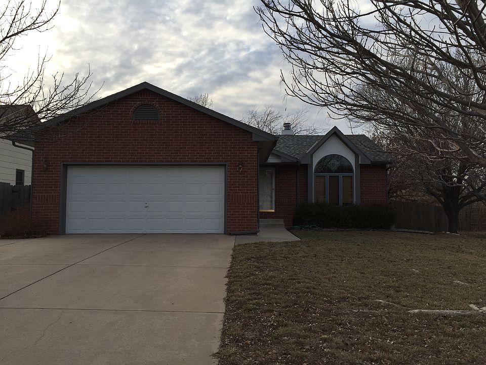 Large front yard with 2-car garage