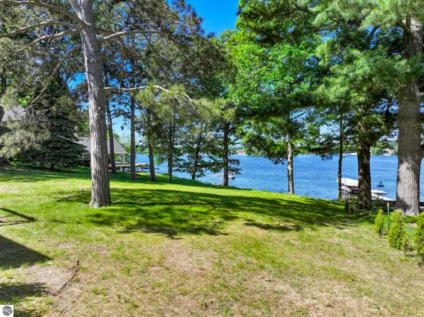60 Park St, Traverse City, MI 49685