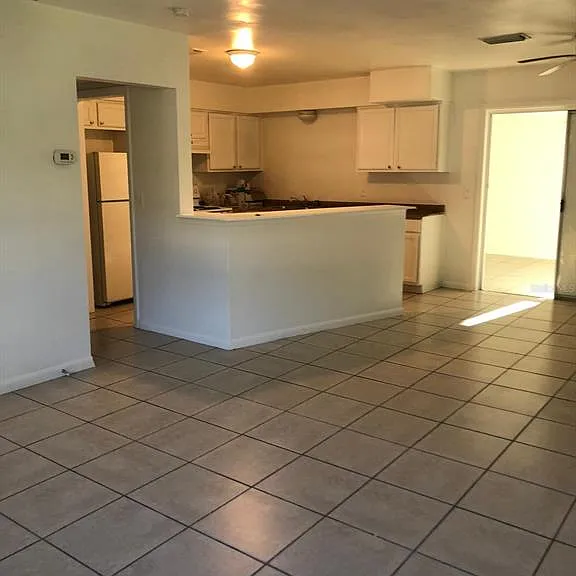 916 Alecon Dr — Photo 2
