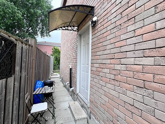 3rd image of 102 Galbraith Cres #Basement
