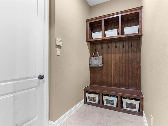 2nd image of 5813 Waterford Ln