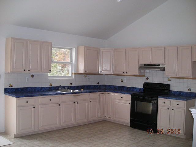 2nd image of 173 Middle Island Rd