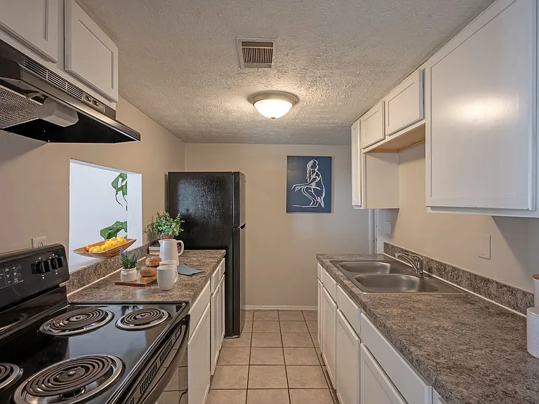 Grand Oaks Apartment — Photo 37
