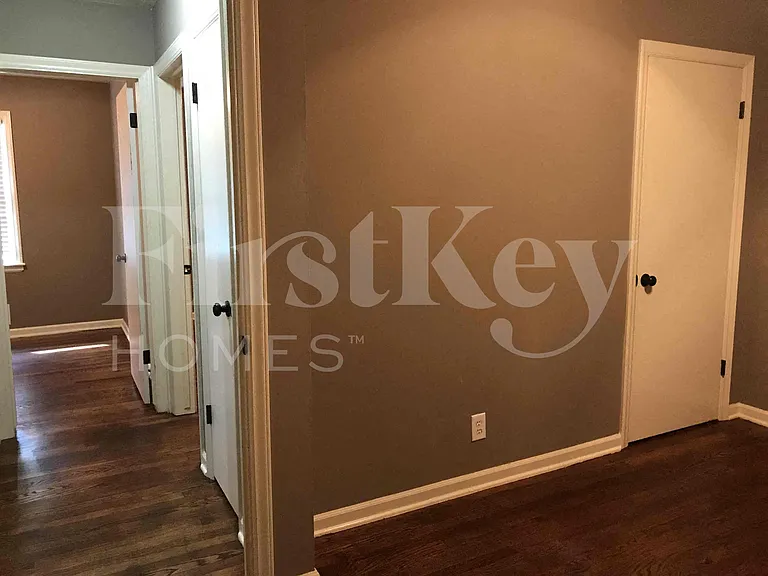 7200 NW 75th St — Photo 14