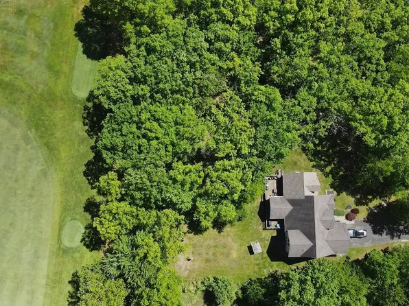 117 Country Club Dr, Lords Valley, PA 18428