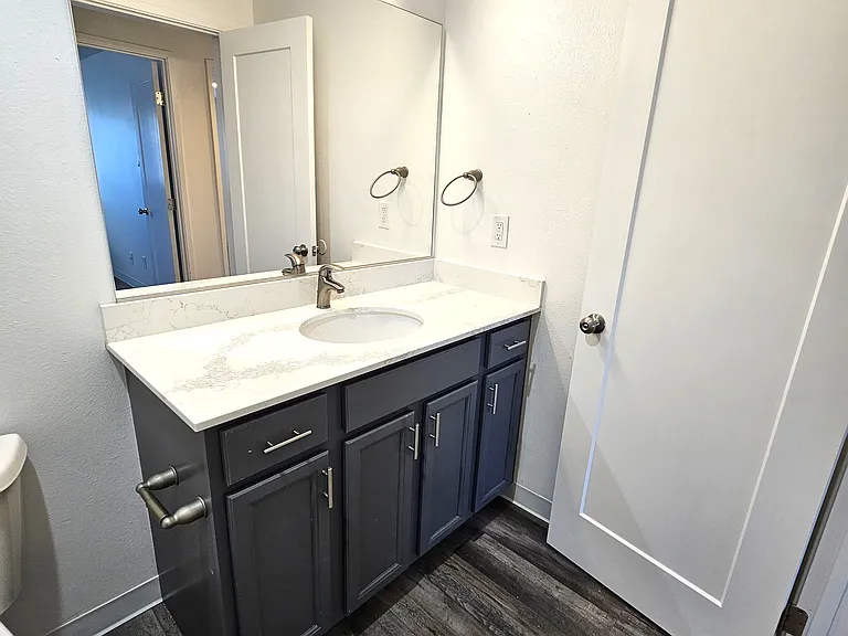 Chandelle Apartments — Photo 8