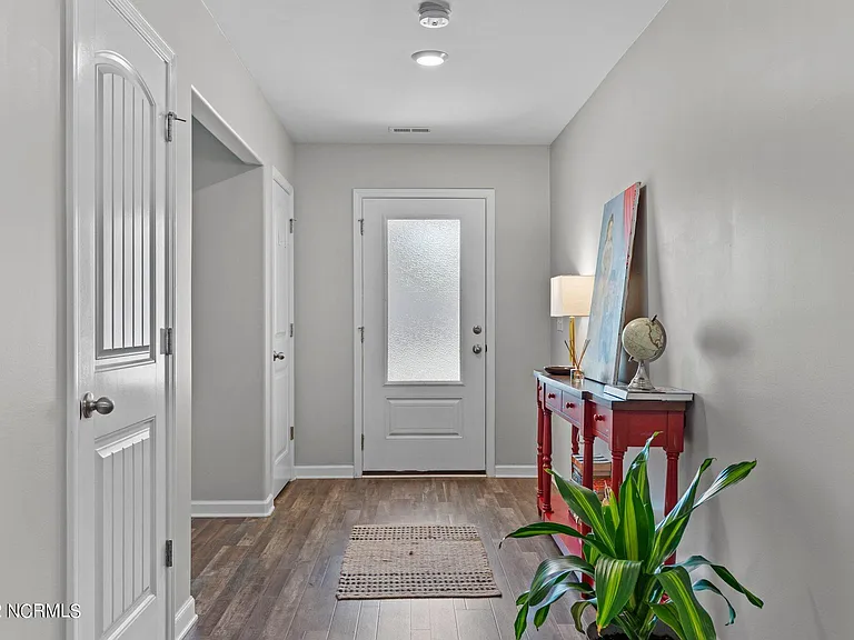 680 Aurora Pl — Photo 23