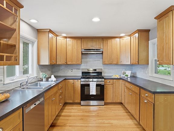 5th image of 23 Wychwood Dr