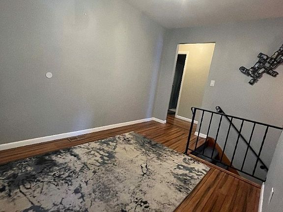 5th image of 7656 Belle Plain Dr