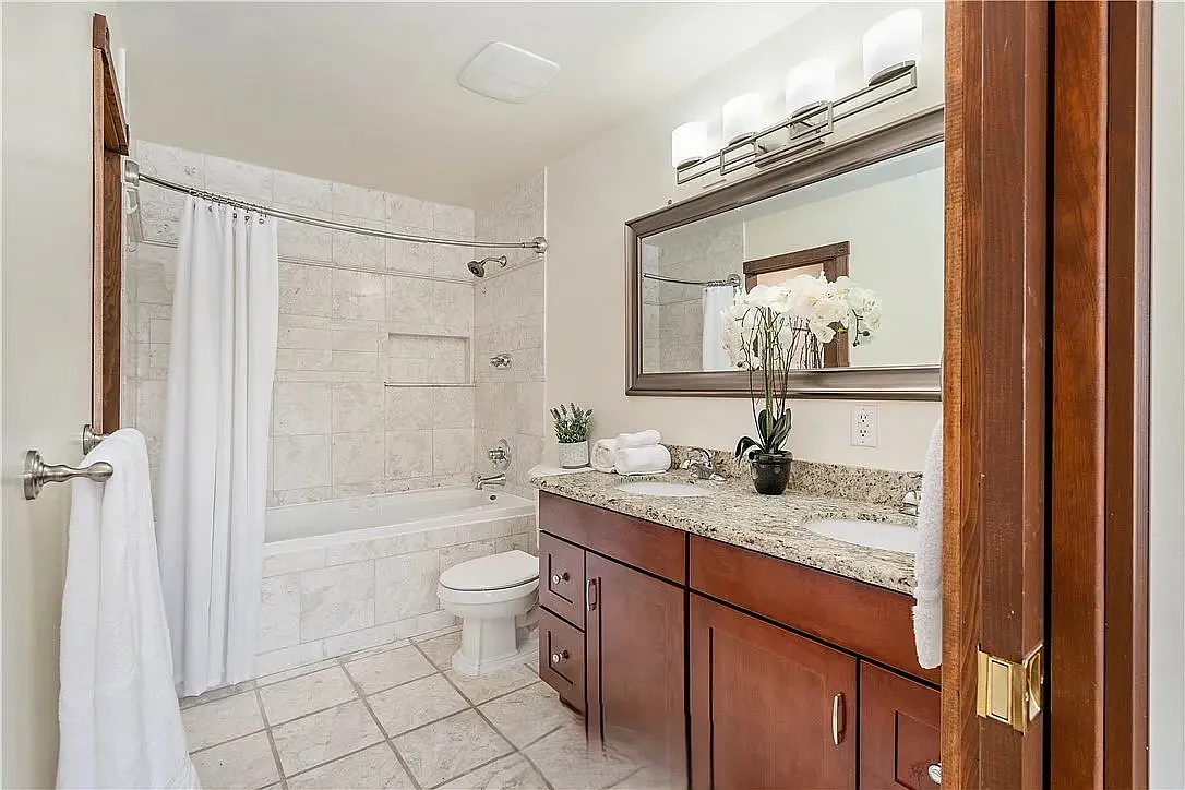 3 bed, 2580 sqft, $3,600 — Photo 4