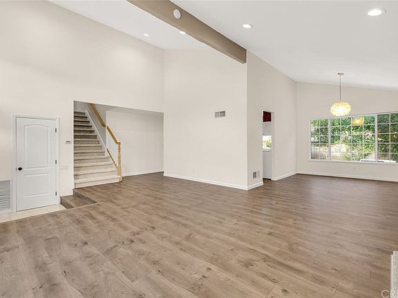 5th image of 24045 Avenida Entrana