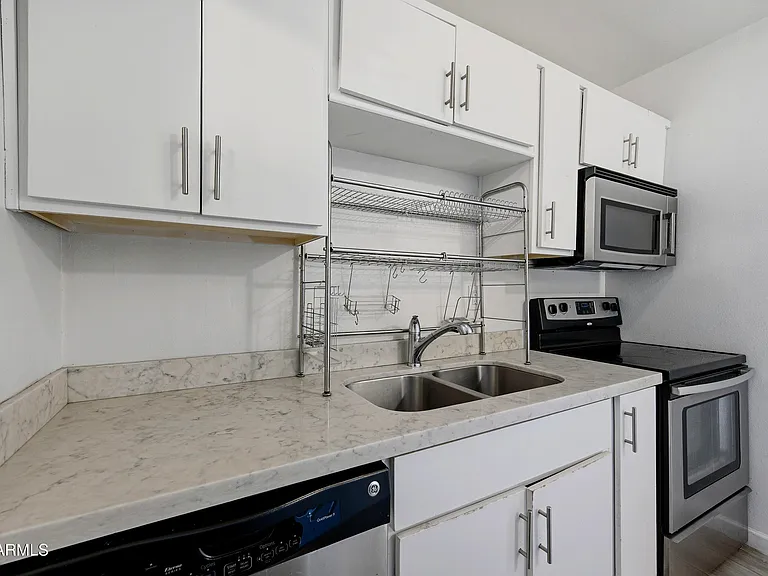 907 N 22nd Pl #3 — Photo 6
