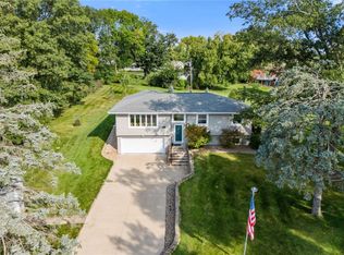 4422 Woodview Dr NE, Cedar Rapids, IA 52411