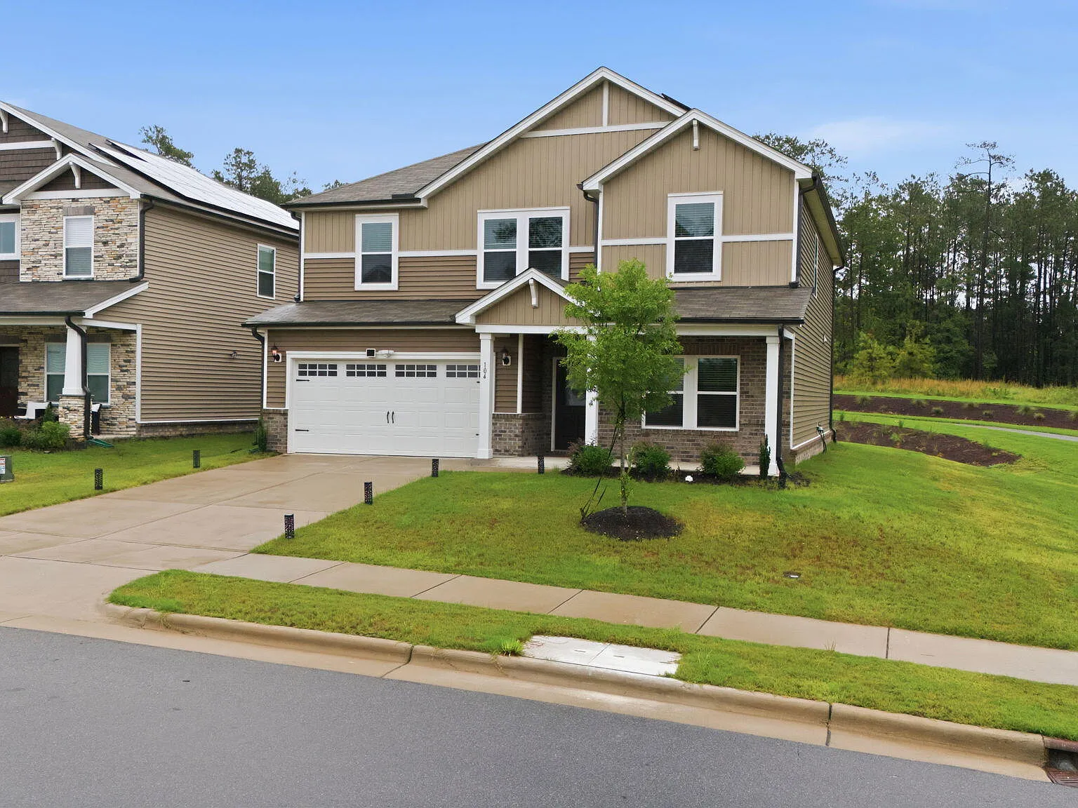 5 bed, 3.0 bath, 2788 sqft, $2,500 — Photo 2