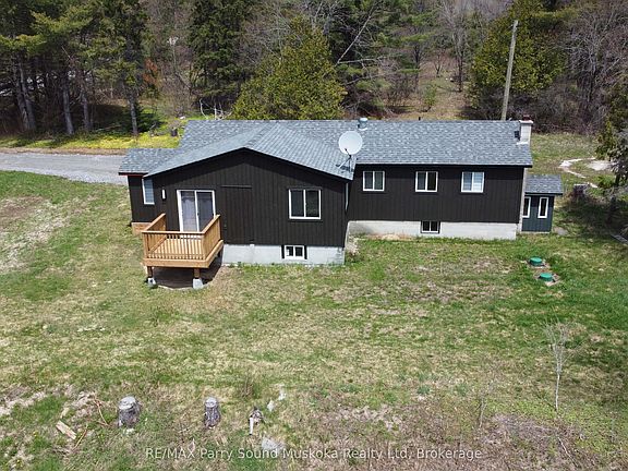 4th image of 582 Turtle Lake Rd