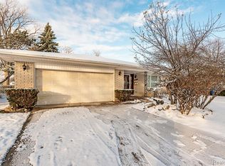 6925 Whitefield St, Dearborn Heights, MI 48127