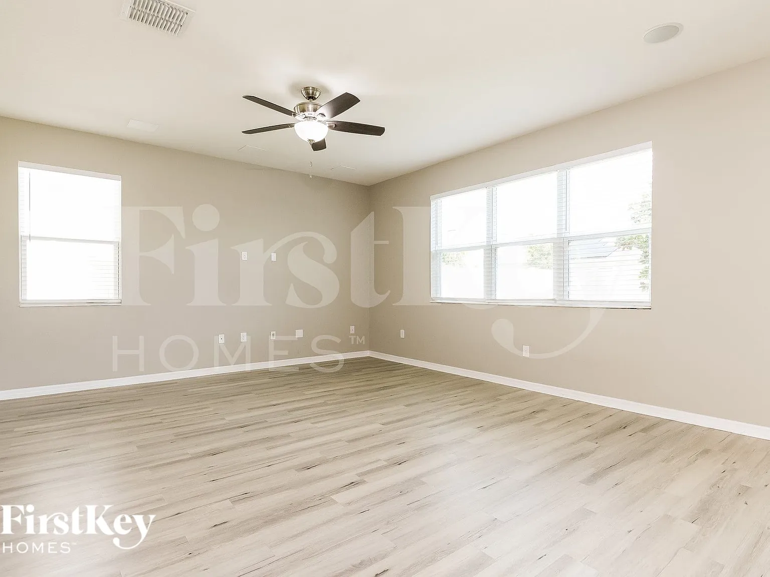 3 bed, 2.0 bath, 1920 sqft, $2,885 — Photo 2