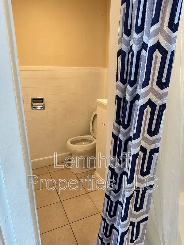 3 bed, 1.0 bath, $2,300 — Photo 4