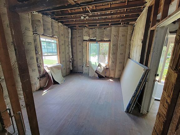 5th image of 603 E 3rd St
