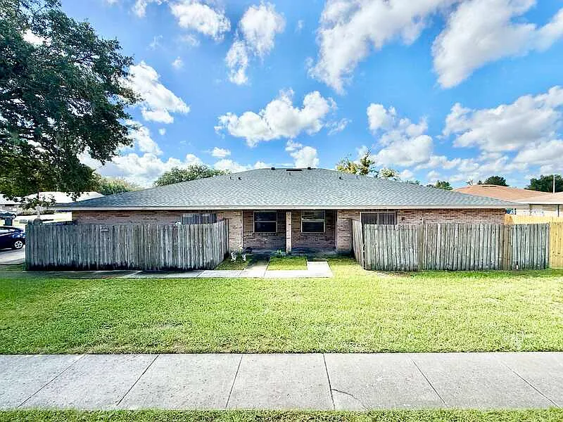 2 bed, 2.0 bath, 915 sqft, $1,550 — Photo 3
