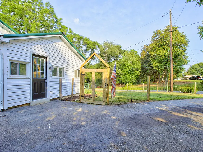 611 Holston Creek Church Rd — Photo 5