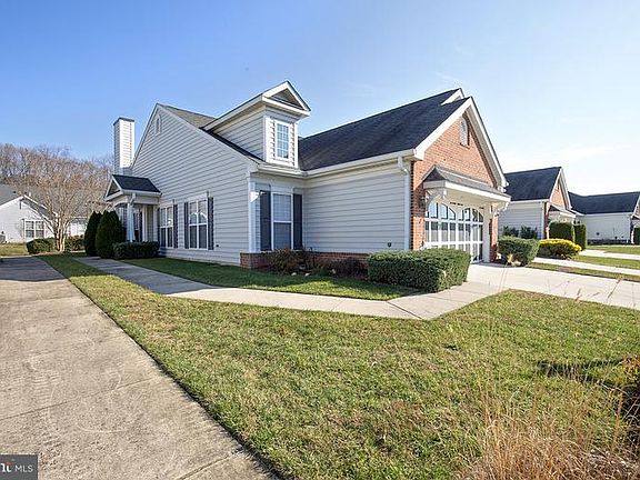 3rd image of 222 Williamsburg Cir