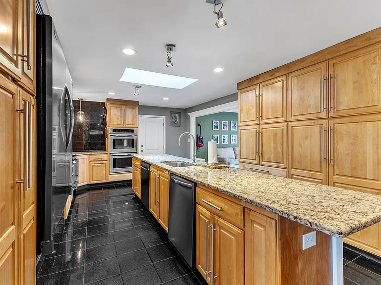 1126 Trailwood Dr — Photo 37