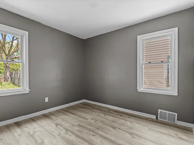 16039 Fairmount Dr — Photo 19